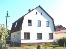 Hausansicht Stra�enseite 2026 BEREITS VERKAUFT: Zweifamilienhaus mit gro�em Garten in Hennickendorf