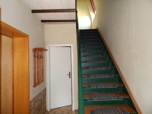 Treppe ins Obergeschoss 2026 BEREITS VERKAUFT: Zweifamilienhaus mit gro�em Garten in Hennickendorf