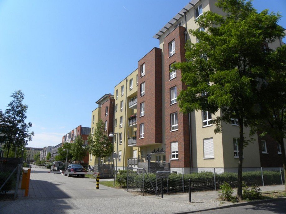 Zufahrt mit Schranke Wohnung Berlin
