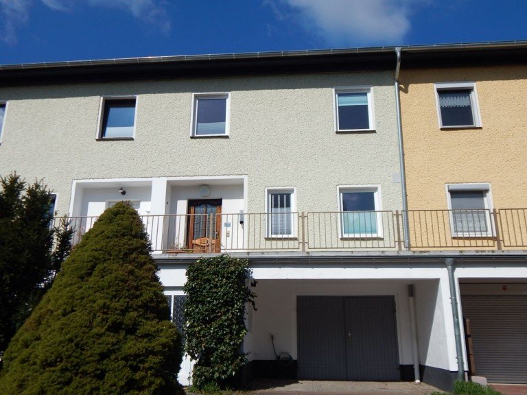 Garage im Keller Strausberg Einfamilienhaus RESERVIERT: Reihenmittelhaus in zentraler Stadtlage von Strausberg