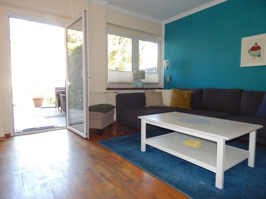 Wohnzimmer mit Zugang Terrasse Einfamilienhaus Strausberg