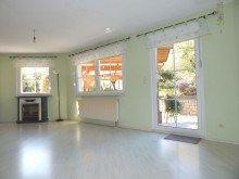 Wohnzimmer mit Terrassenzugang GL�CKLICHE K�UFER GEFUNDEN! Attraktive Doppelhaush�lfte in Strausberg