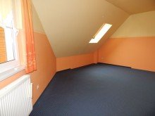 Kinderzimmer im Dachgeschoss GL�CKLICHE K�UFER GEFUNDEN! Attraktive Doppelhaush�lfte in Strausberg