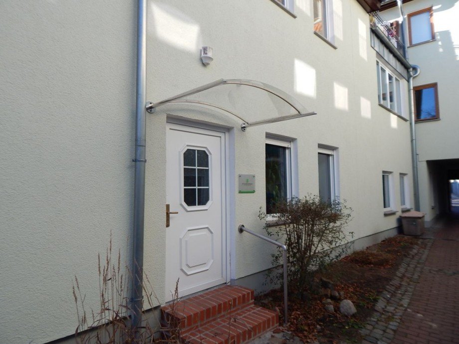 Eingang Seitenfl�gel rechts Wohn- / Gesch�ftshaus Strausberg